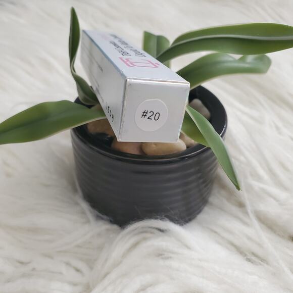 TASH Cosmetics Lip Service Black Liquid To Matte Lipstick #20 - Picture 2 of 5